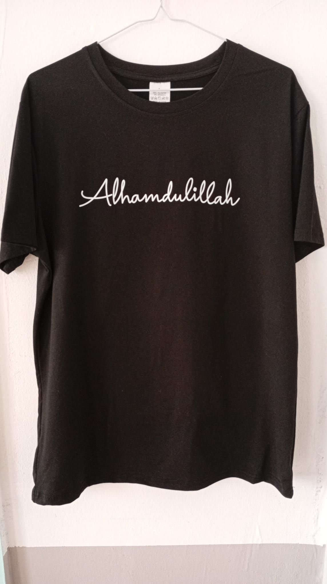 T-shirt witte letters