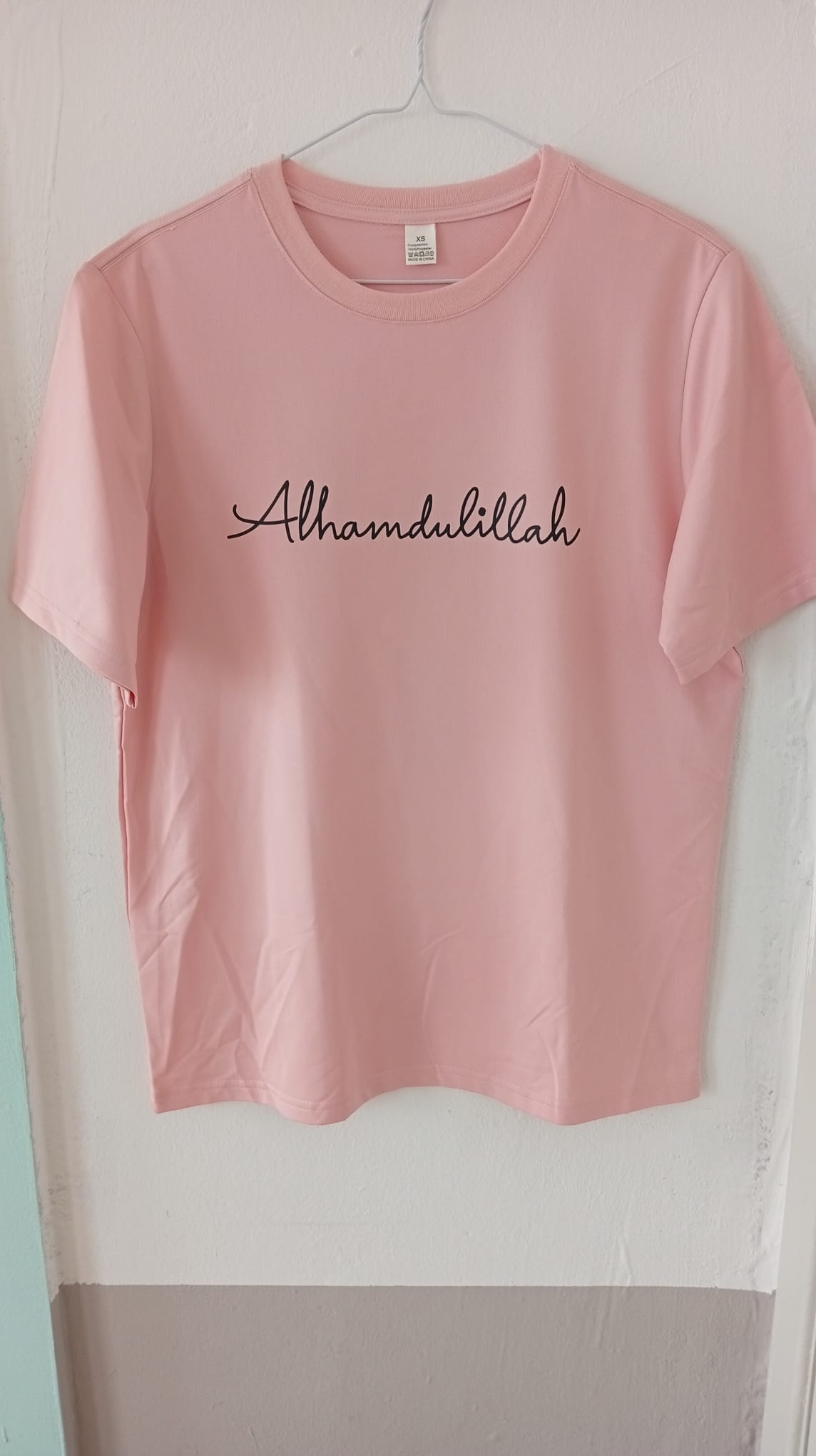 T-shirt zwarte letters