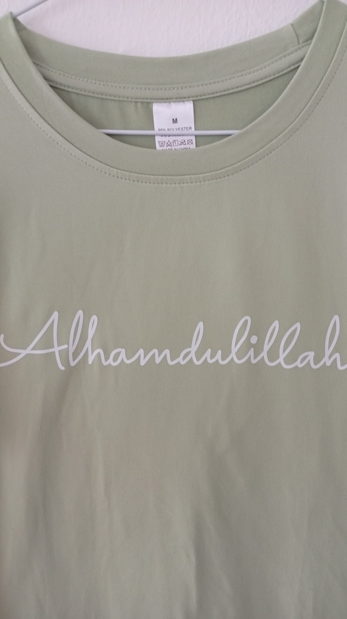 T-shirt witte letters