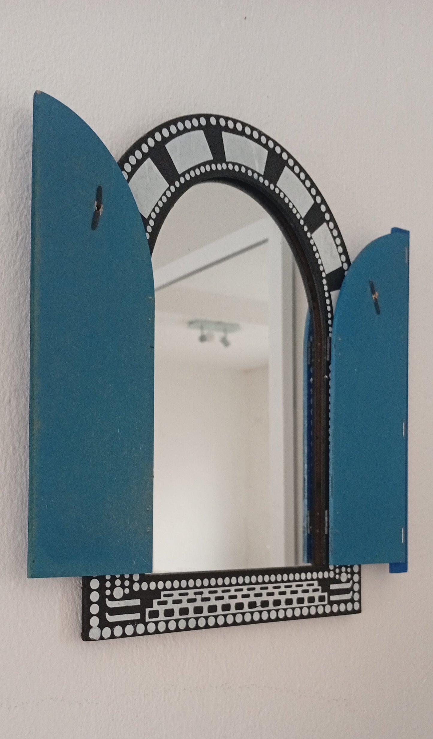spiegel met deurtjes blauw